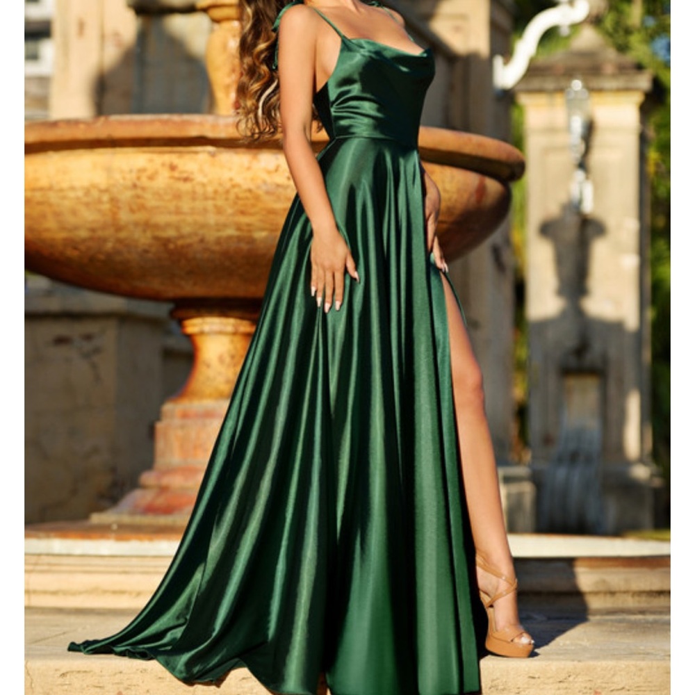 LOTTIE GOWN - EMERALD